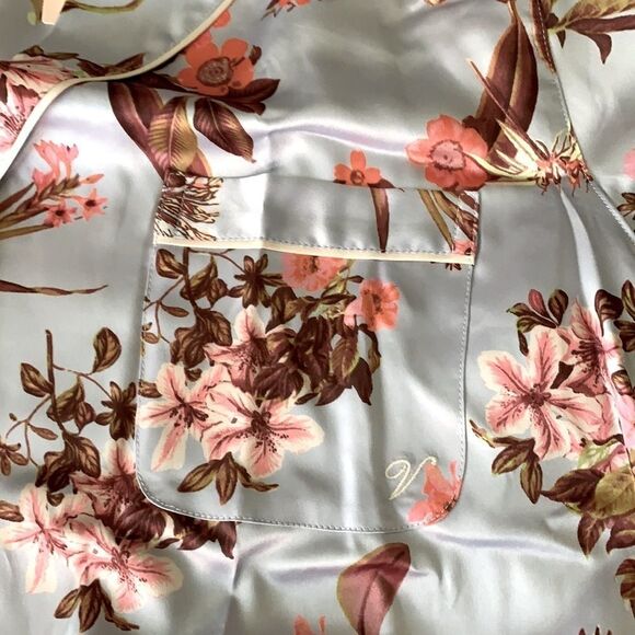 VICTORIA'S SECRET
Satin Short Pajama’s Set - Picture 8 of 16